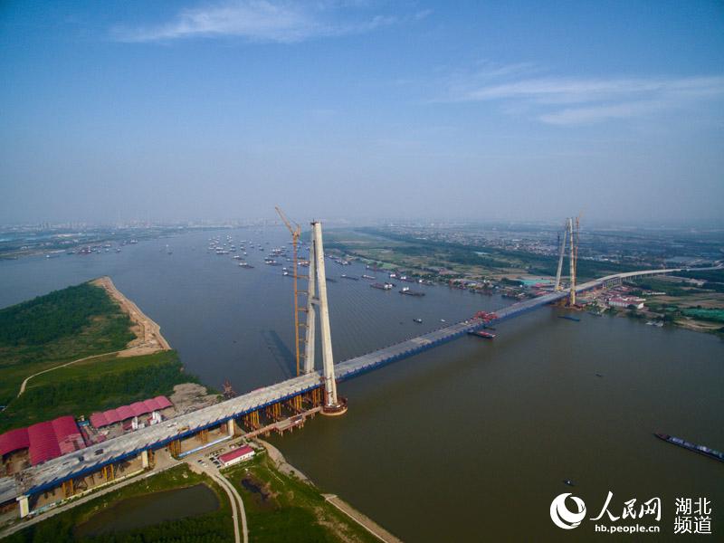 长江上最宽大桥――武汉青山长江大桥合龙